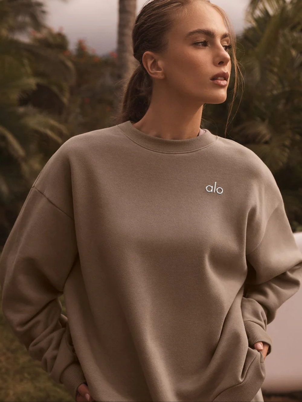 Alo Yoga Accolade Crew Neck Pullover Gravel/ Medium